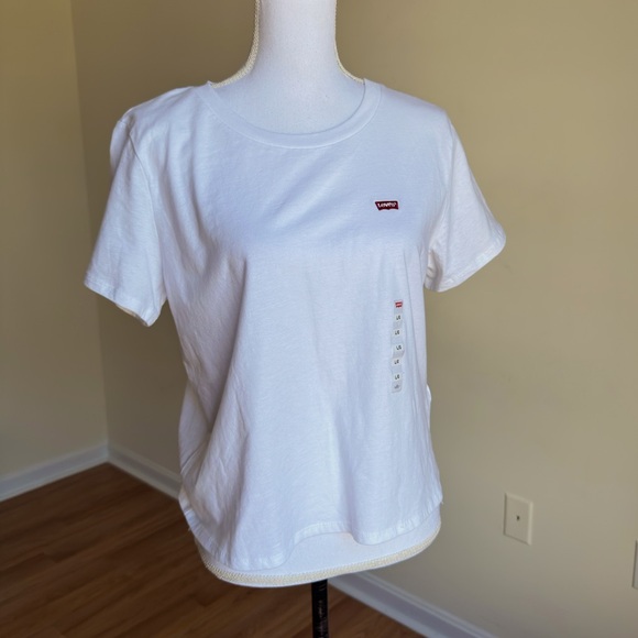 Levi’s || Woman’s white Crop top size large - Picture 2 of 10